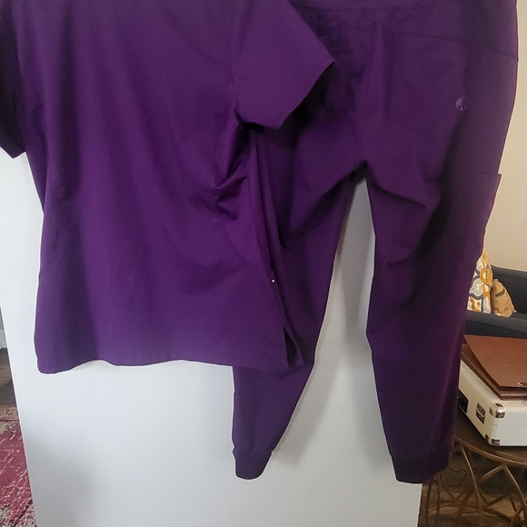 Like new Healing Hands scrub set - Picture 2 of 6